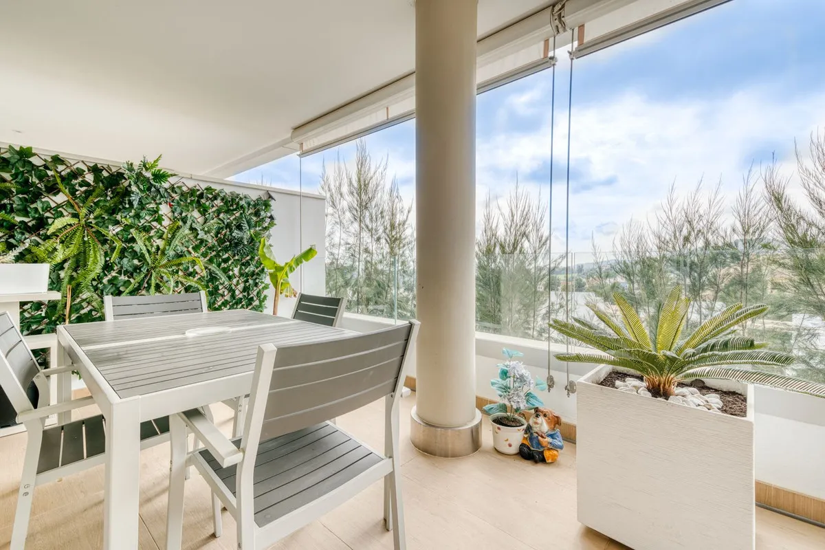 Comprar apartamento en Benahavis con 3 dormitorios