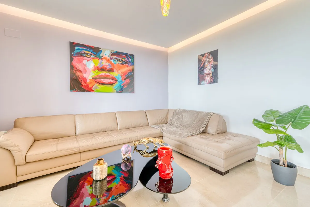 Comprar apartamento en Benahavis con 3 dormitorios