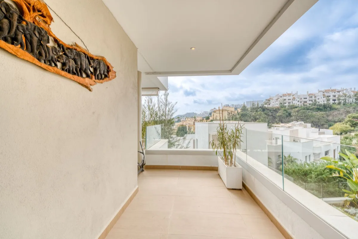 Comprar apartamento en Benahavis con 3 dormitorios