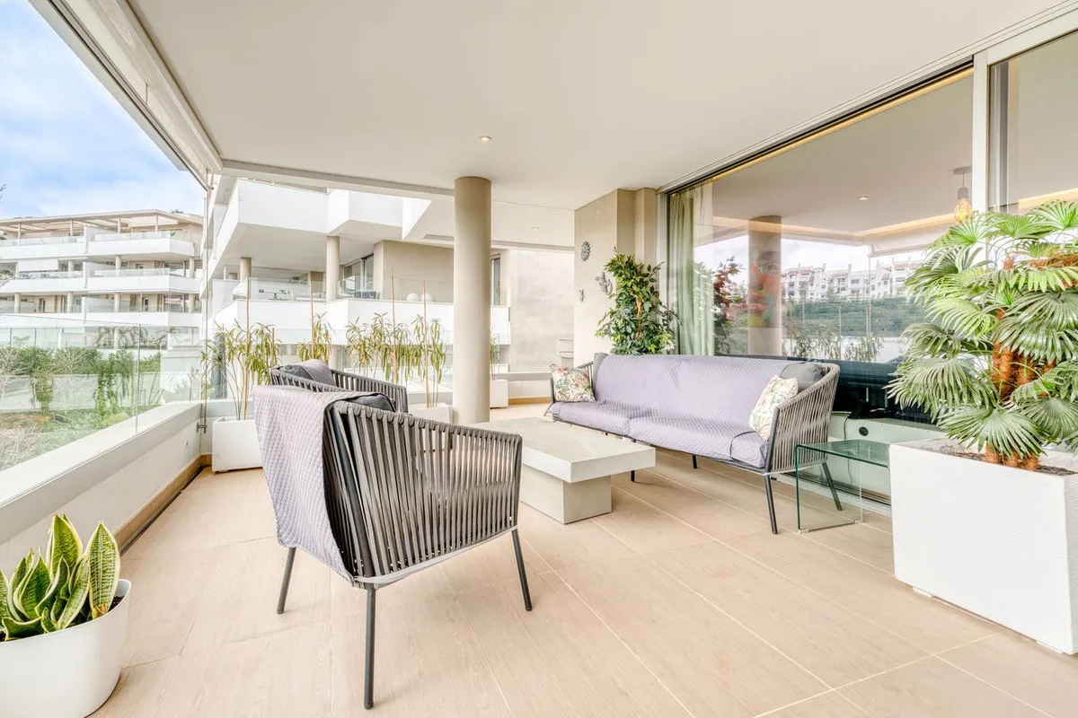 Comprar apartamento en Benahavis con 3 dormitorios