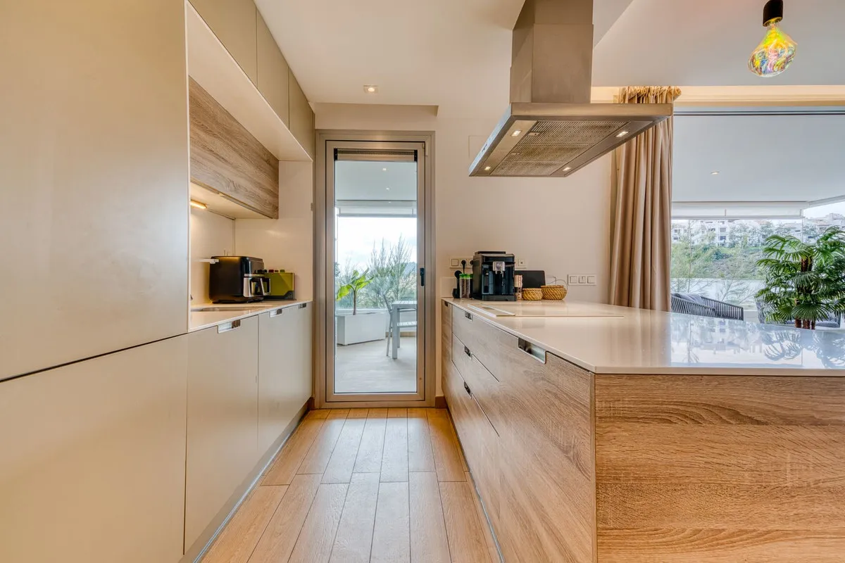 Comprar apartamento en Benahavis con 3 dormitorios