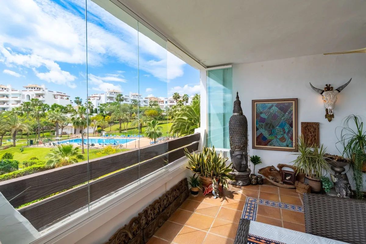 Apartamento en venta con 3 dormitorios en Estepona