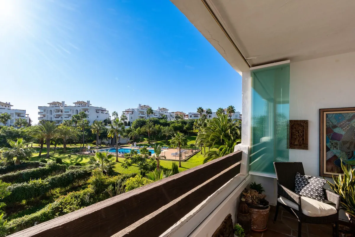 Apartamento en venta con 3 dormitorios en Estepona