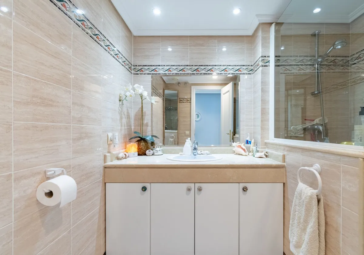 Apartamento en venta con 3 dormitorios en Estepona