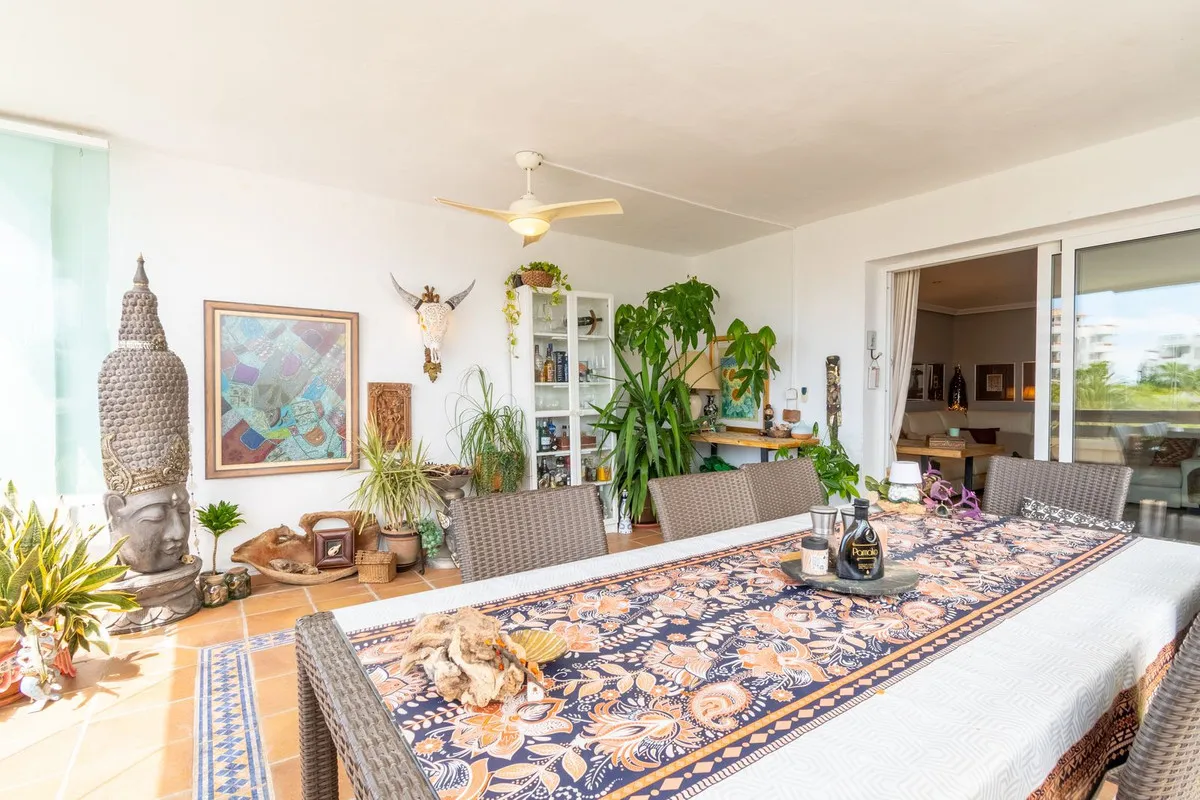 Apartamento en venta con 3 dormitorios en Estepona