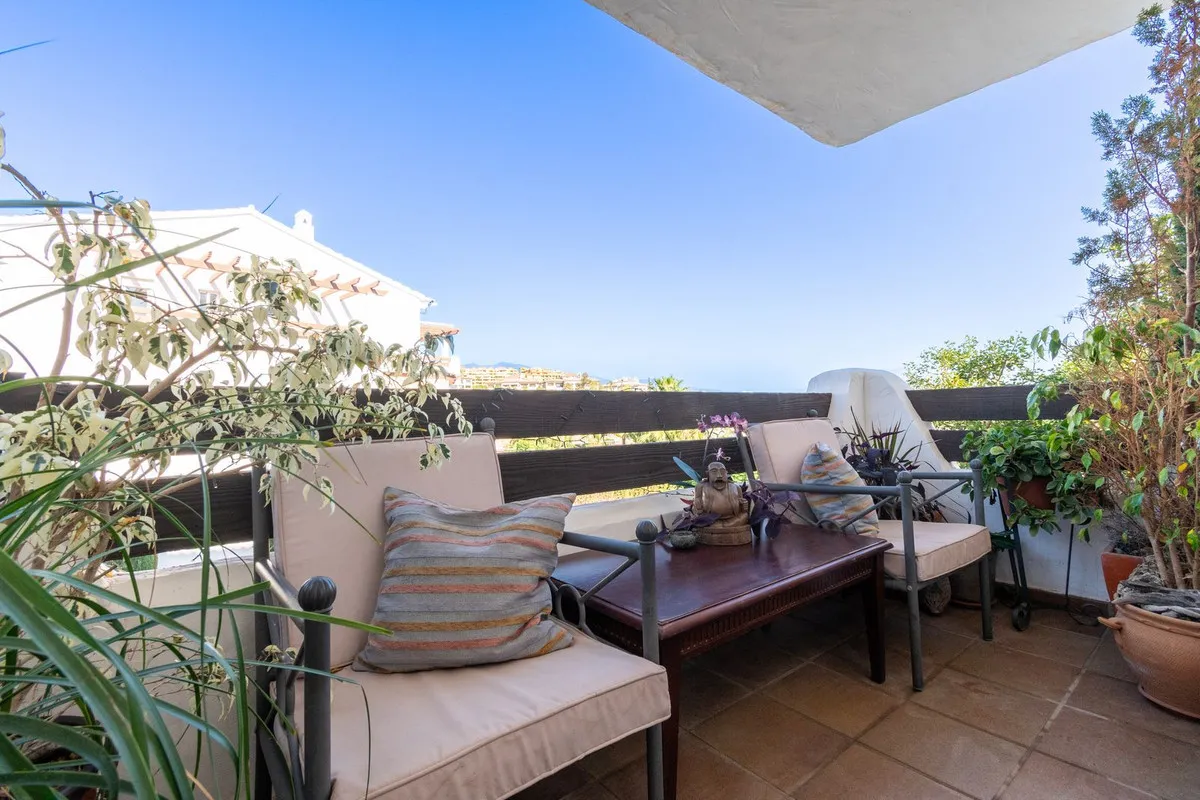 Apartamento en venta con 3 dormitorios en Estepona