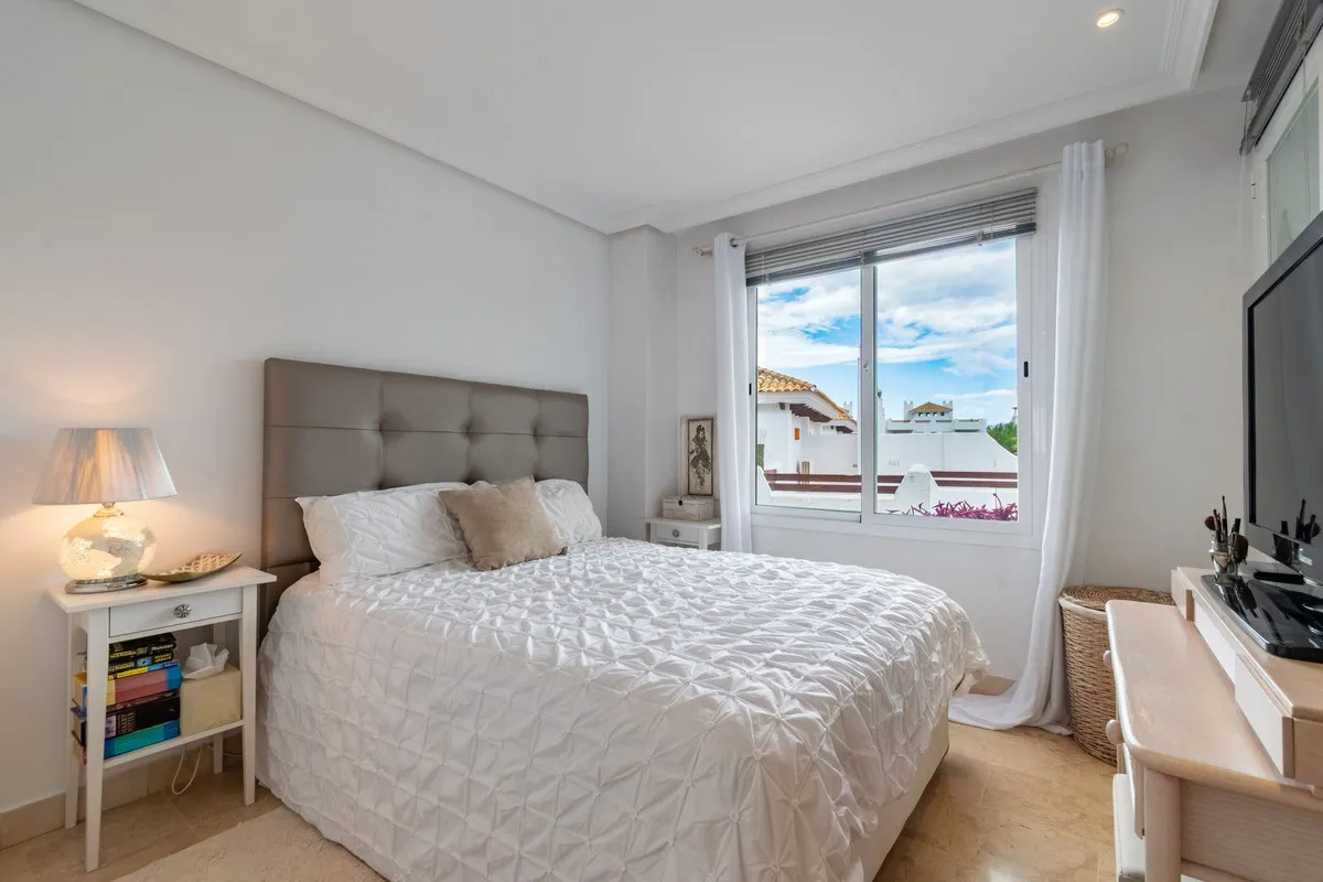 Apartamento en venta con 3 dormitorios en Estepona