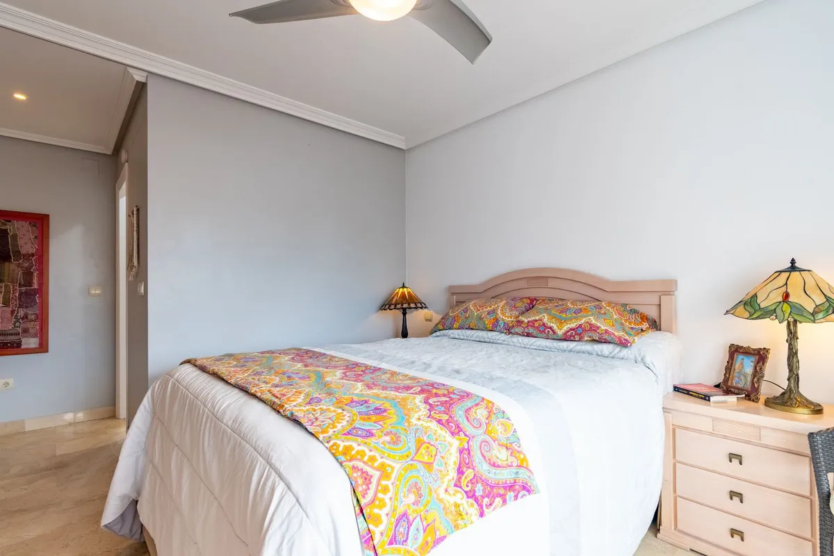 Apartamento en venta con 3 dormitorios en Estepona
