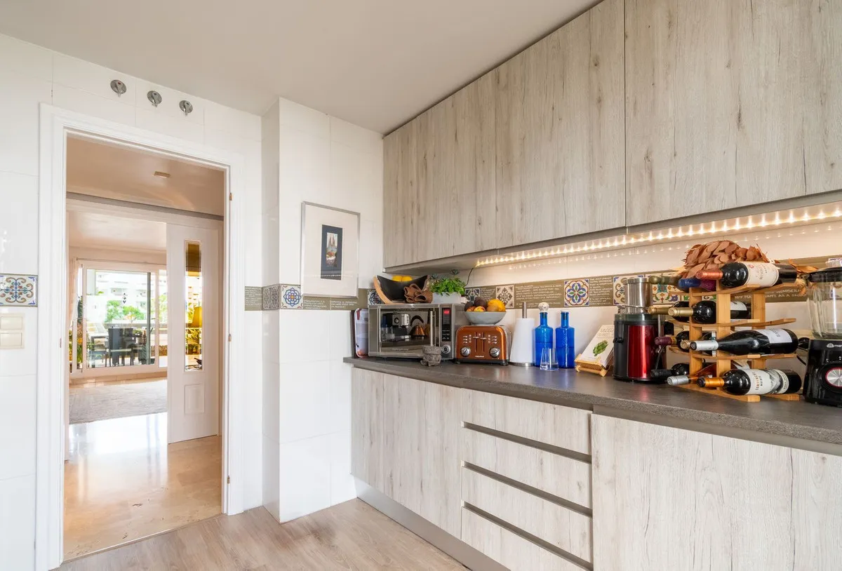 Apartamento en venta con 3 dormitorios en Estepona