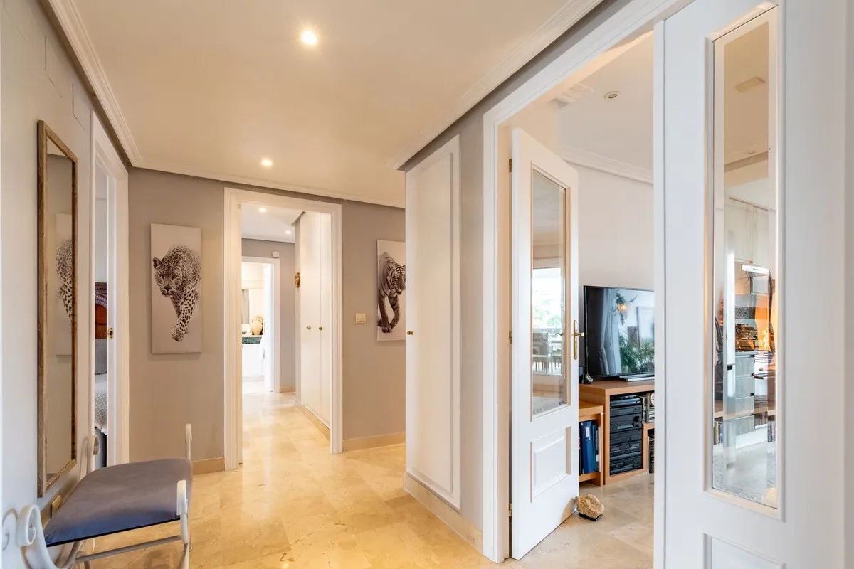 Apartamento en venta con 3 dormitorios en Estepona