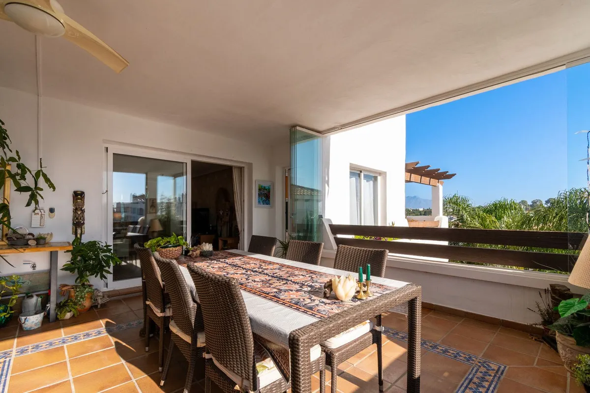 Apartamento en venta con 3 dormitorios en Estepona