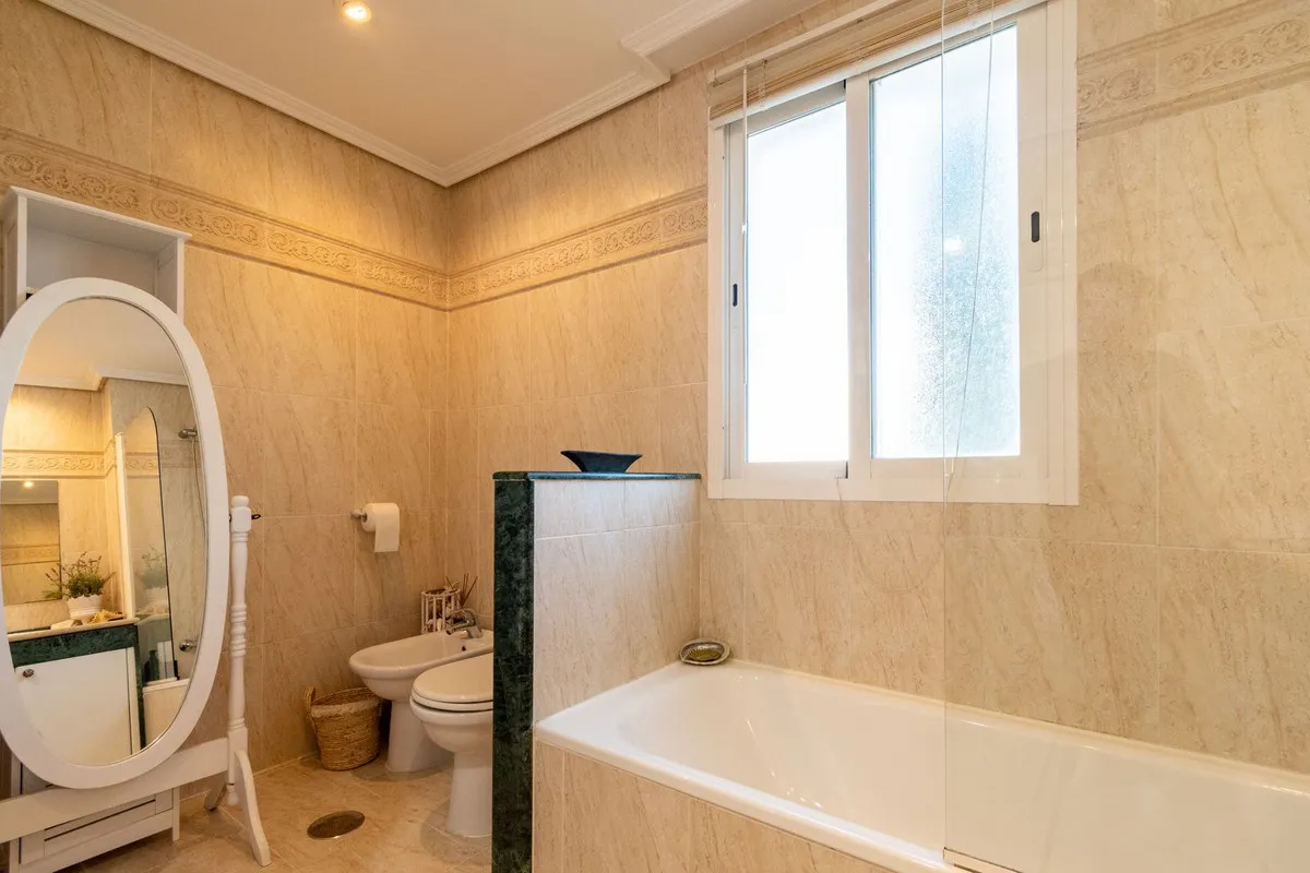 Apartamento en venta con 3 dormitorios en Estepona