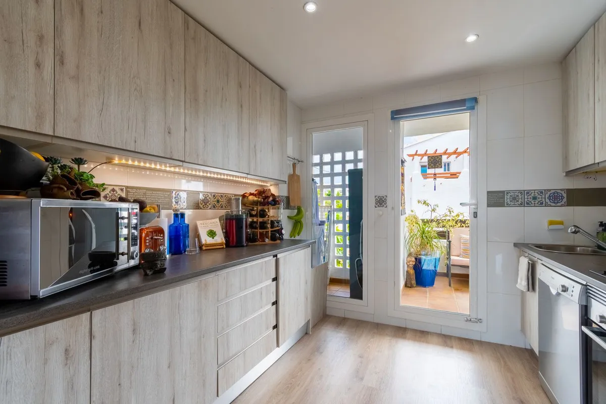 Apartamento en venta con 3 dormitorios en Estepona