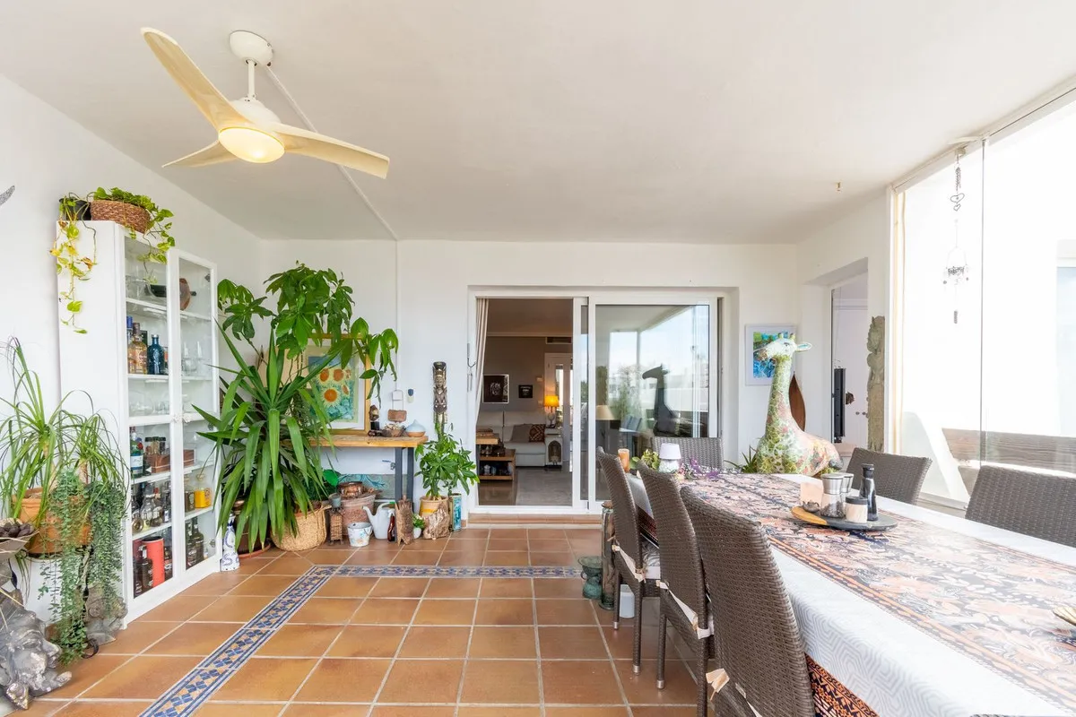 Apartamento en venta con 3 dormitorios en Estepona