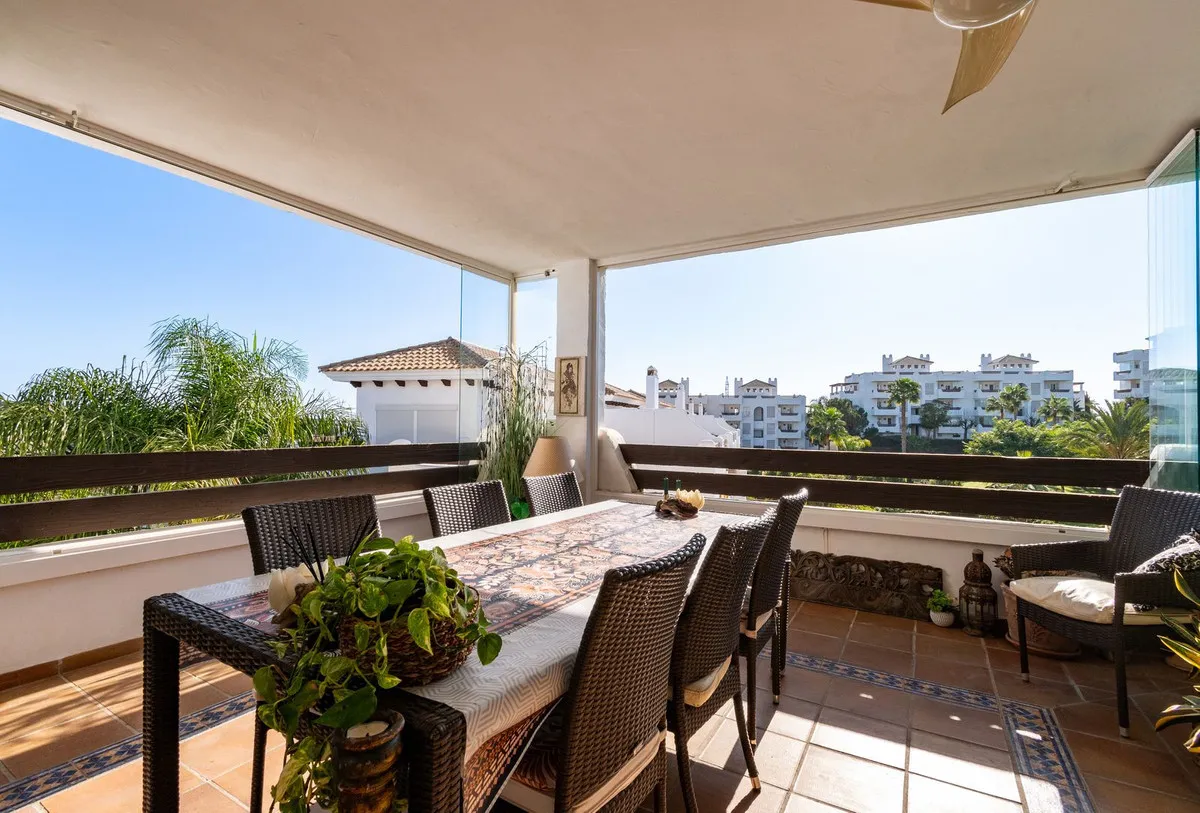 Apartamento en venta con 3 dormitorios en Estepona