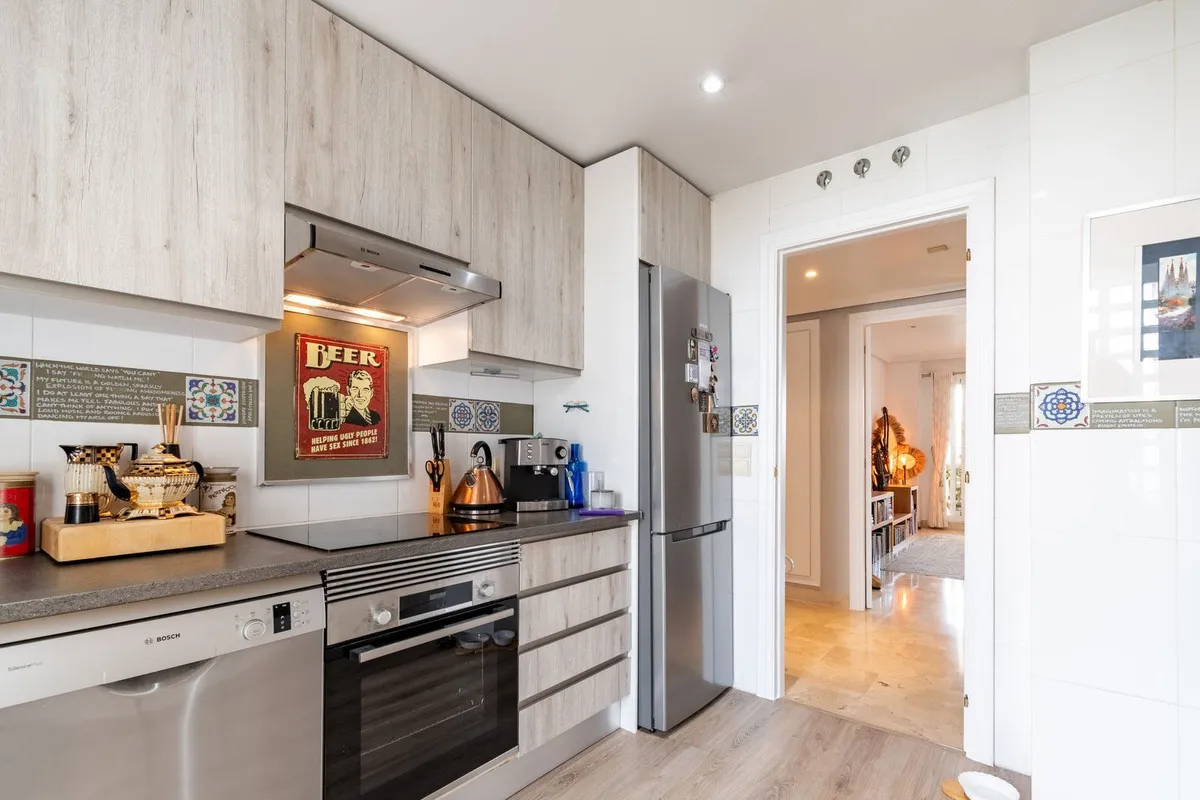 Apartamento en venta con 3 dormitorios en Estepona