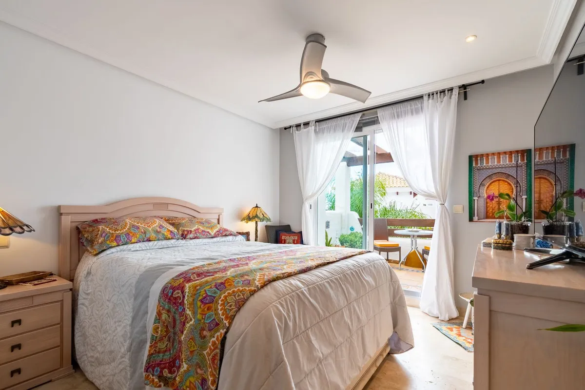 Apartamento en venta con 3 dormitorios en Estepona
