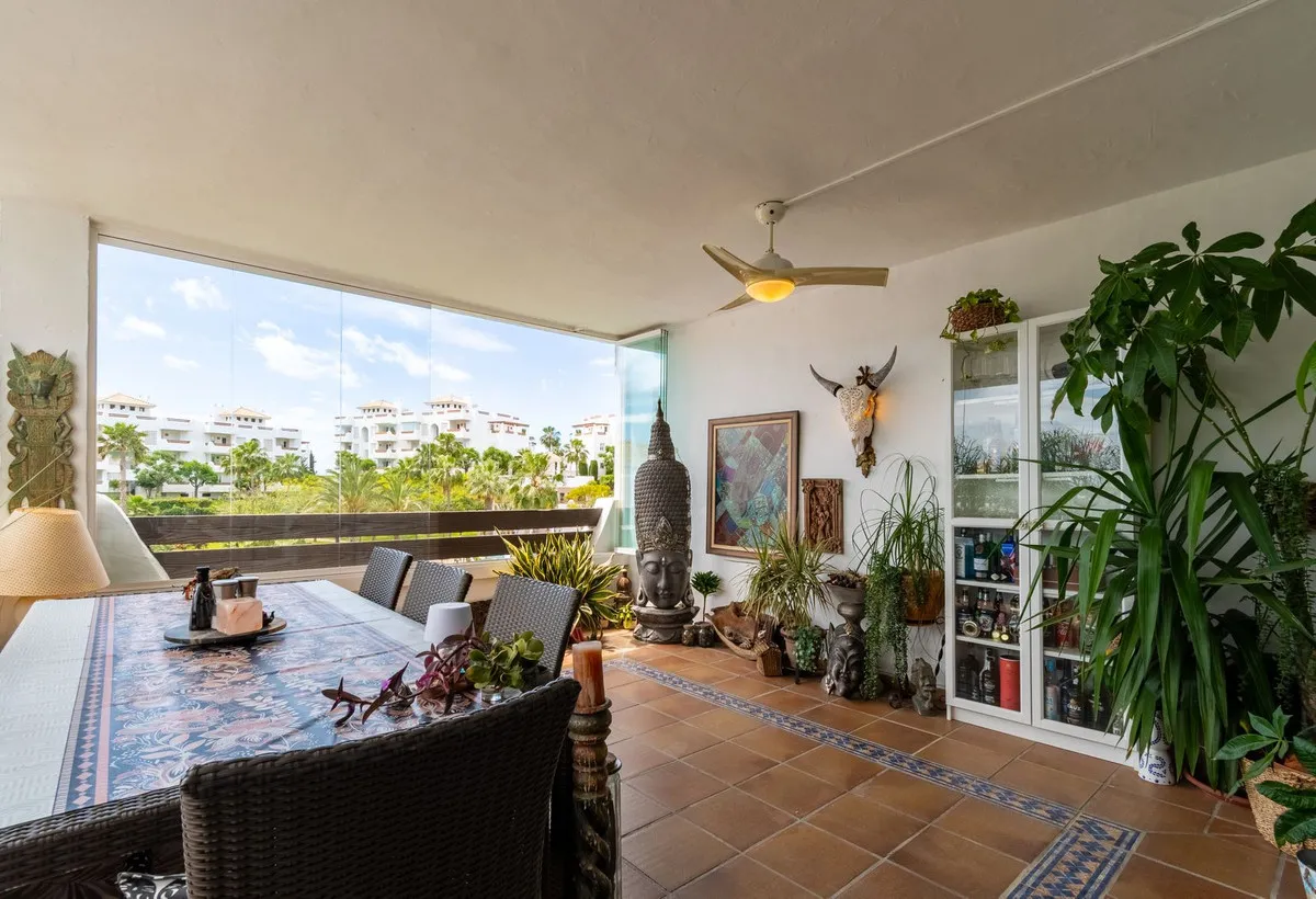 Apartamento en venta con 3 dormitorios en Estepona