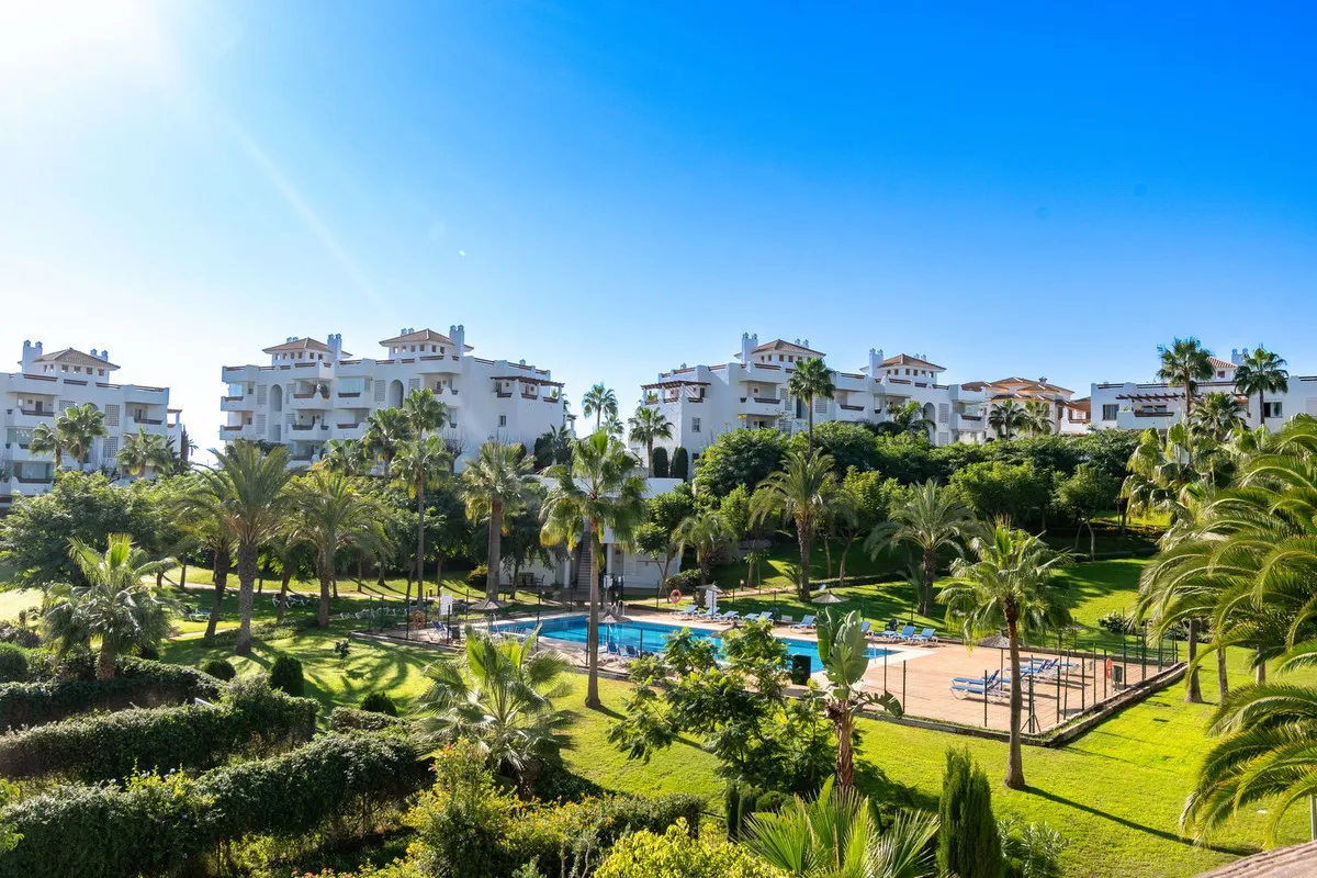 Apartamento en venta con 3 dormitorios en Estepona
