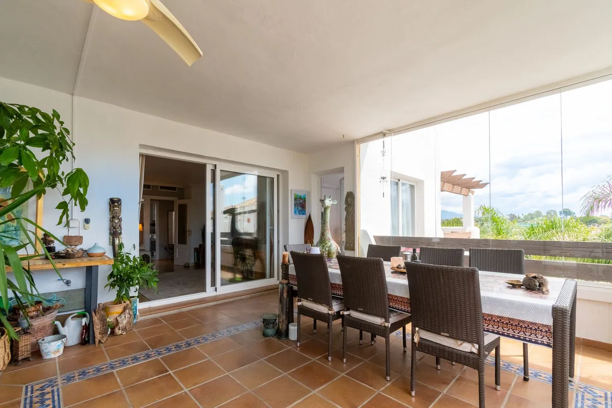 Apartamento en venta con 3 dormitorios en Estepona
