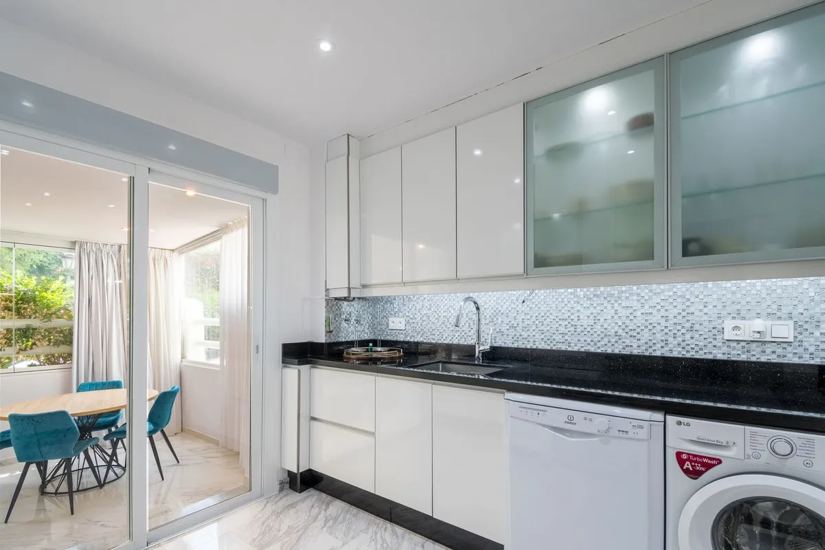 Apartamento planta baja en venta de 2 dormitorios en Marbella Golden Mile