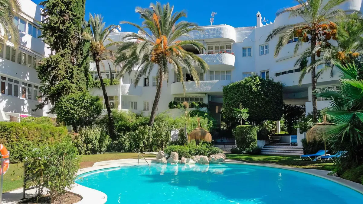 Apartamento planta baja en venta de 2 dormitorios en Marbella Golden Mile