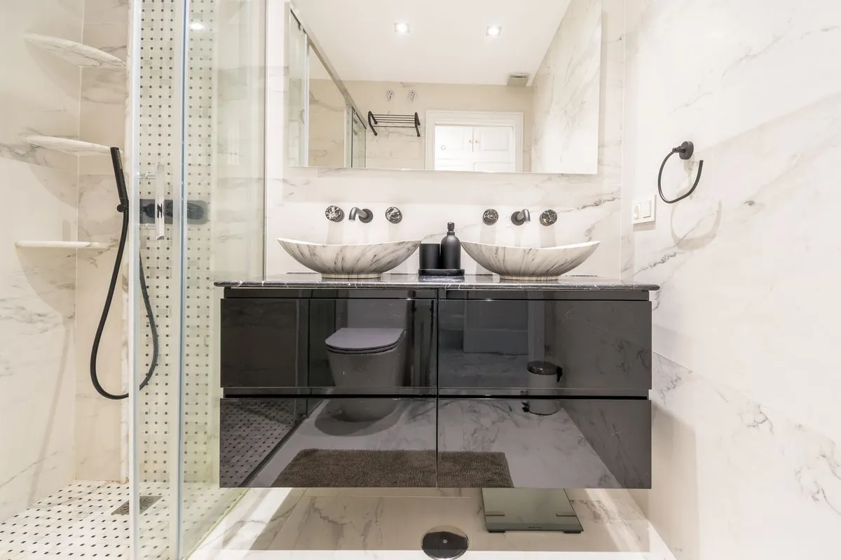 Apartamento planta baja en venta de 2 dormitorios en Marbella Golden Mile