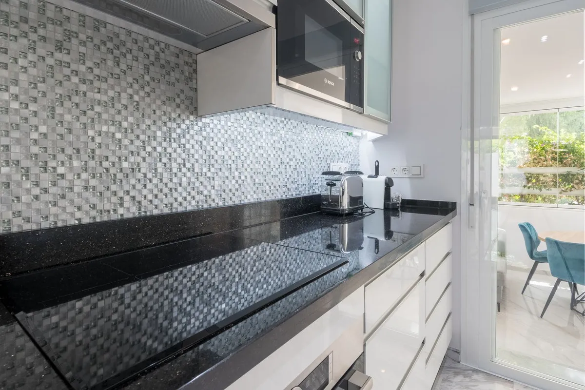 Apartamento planta baja en venta de 2 dormitorios en Marbella Golden Mile