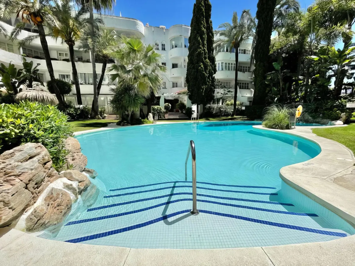 Apartamento planta baja en venta de 2 dormitorios en Marbella Golden Mile
