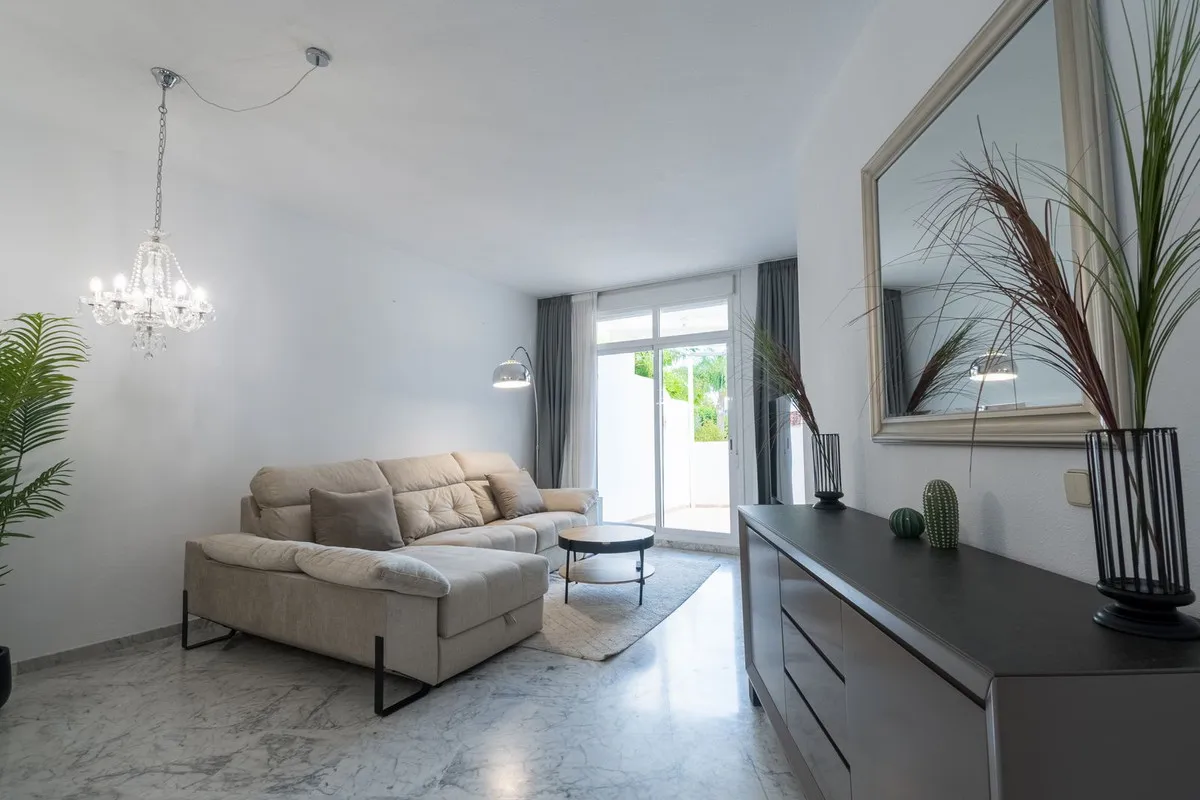 Apartamento planta baja en venta de 2 dormitorios en Marbella Golden Mile