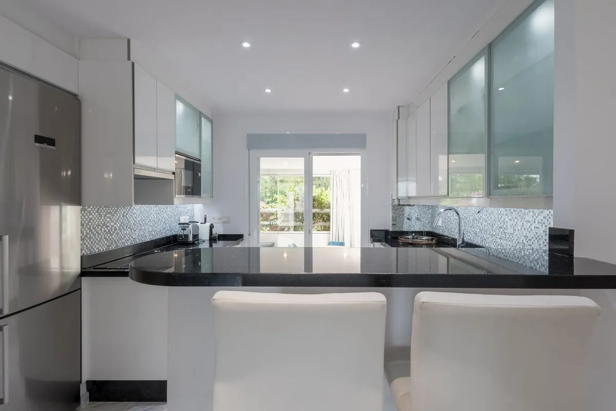 Apartamento planta baja en venta de 2 dormitorios en Marbella Golden Mile