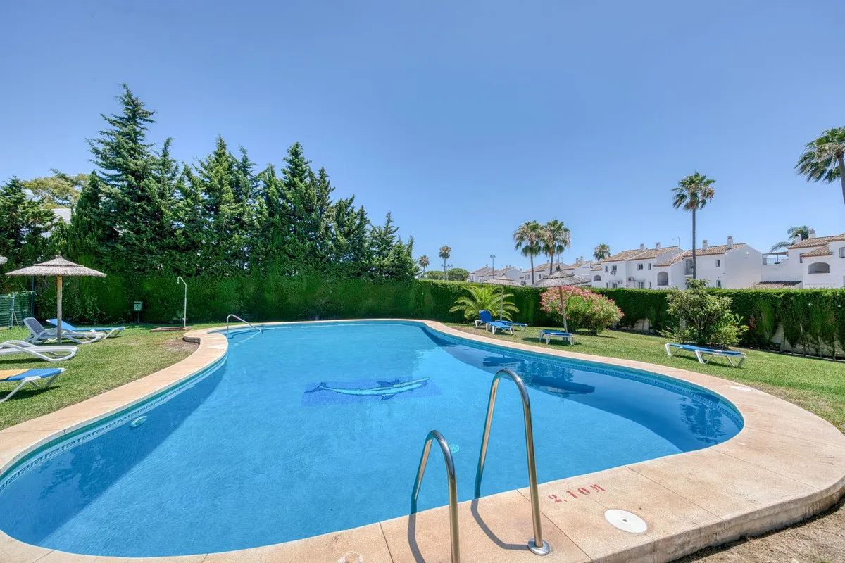 2 bedrooms ground floor apartment in El Paraiso for sale