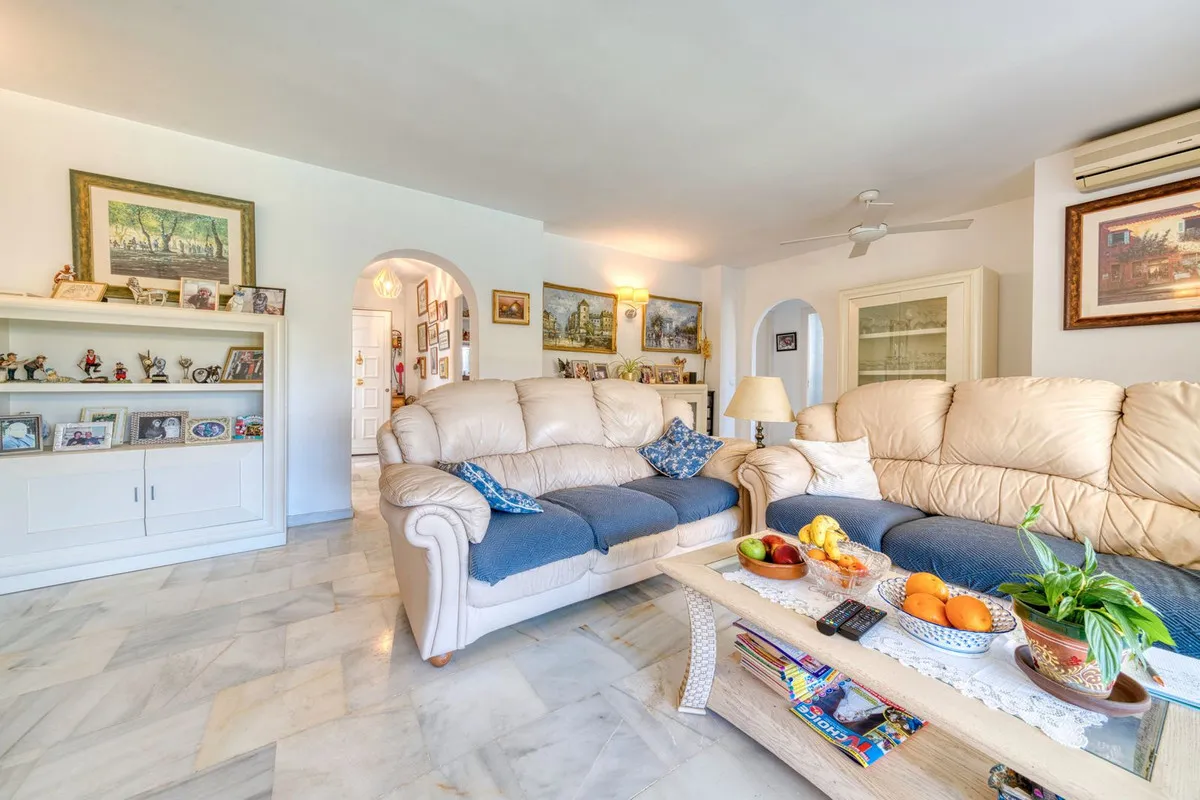 2 bedrooms ground floor apartment in El Paraiso for sale