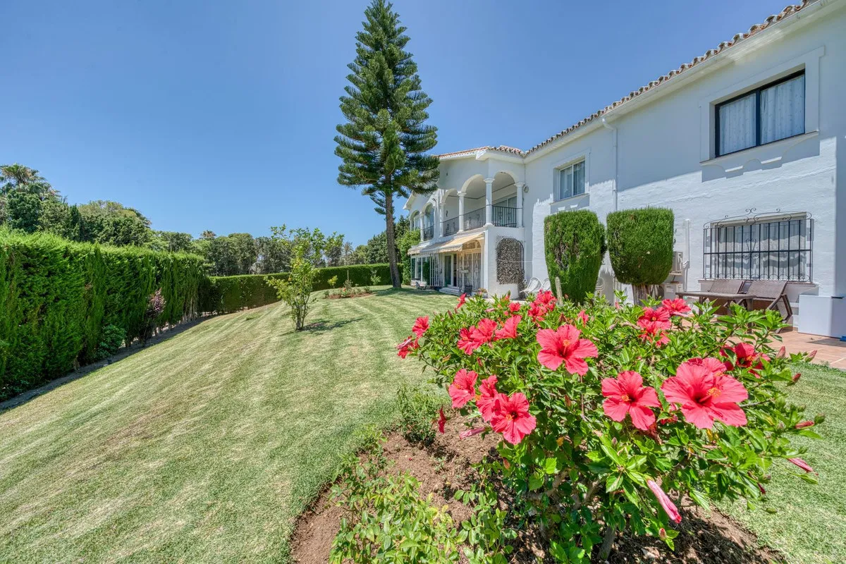 2 bedrooms ground floor apartment in El Paraiso for sale