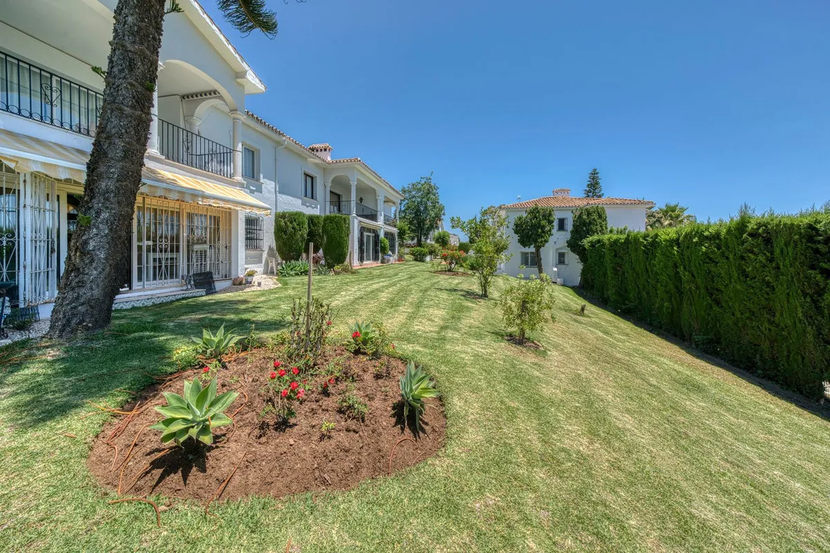 2 bedrooms ground floor apartment in El Paraiso for sale