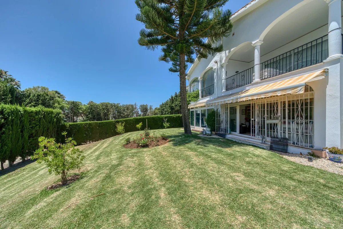 2 bedrooms ground floor apartment in El Paraiso for sale