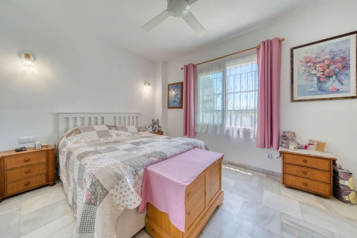 2 bedrooms ground floor apartment in El Paraiso for sale