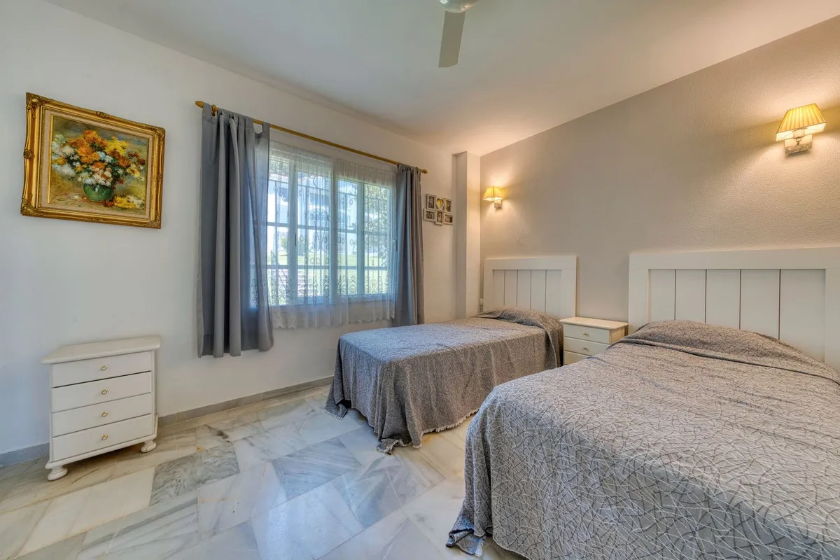 2 bedrooms ground floor apartment in El Paraiso for sale