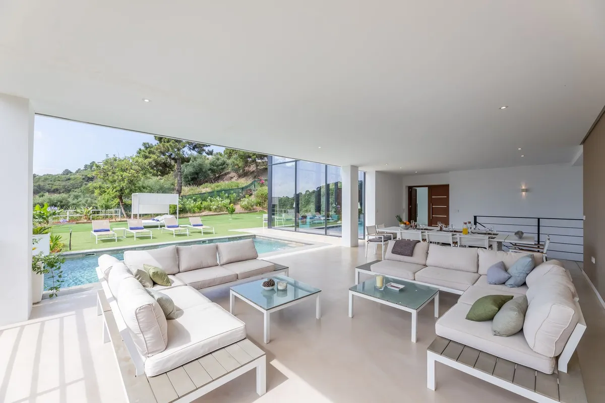 6 bedrooms villa in Benahavis for sale