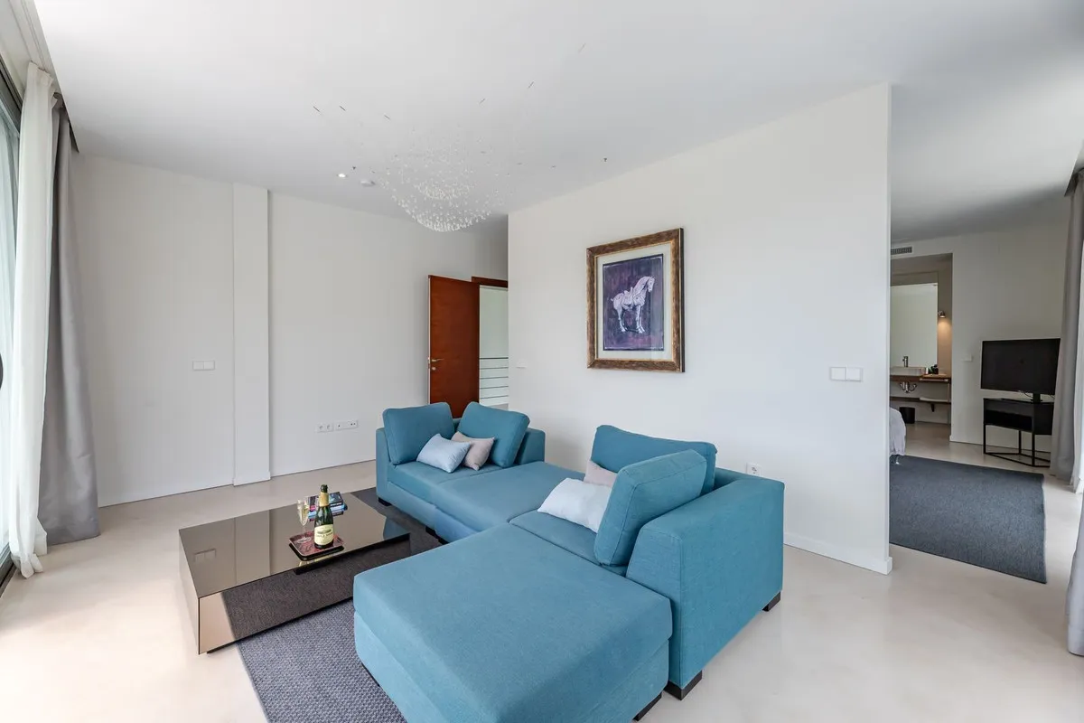6 bedrooms villa in Benahavis for sale