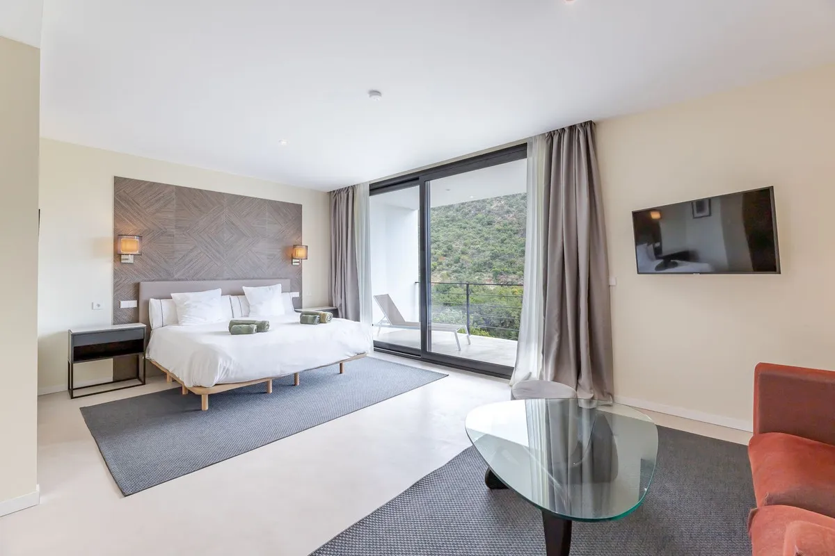 6 bedrooms villa in Benahavis for sale