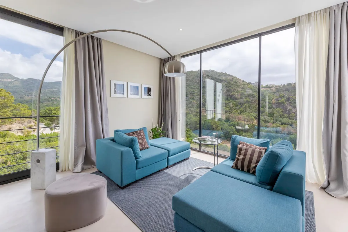 6 bedrooms villa in Benahavis for sale