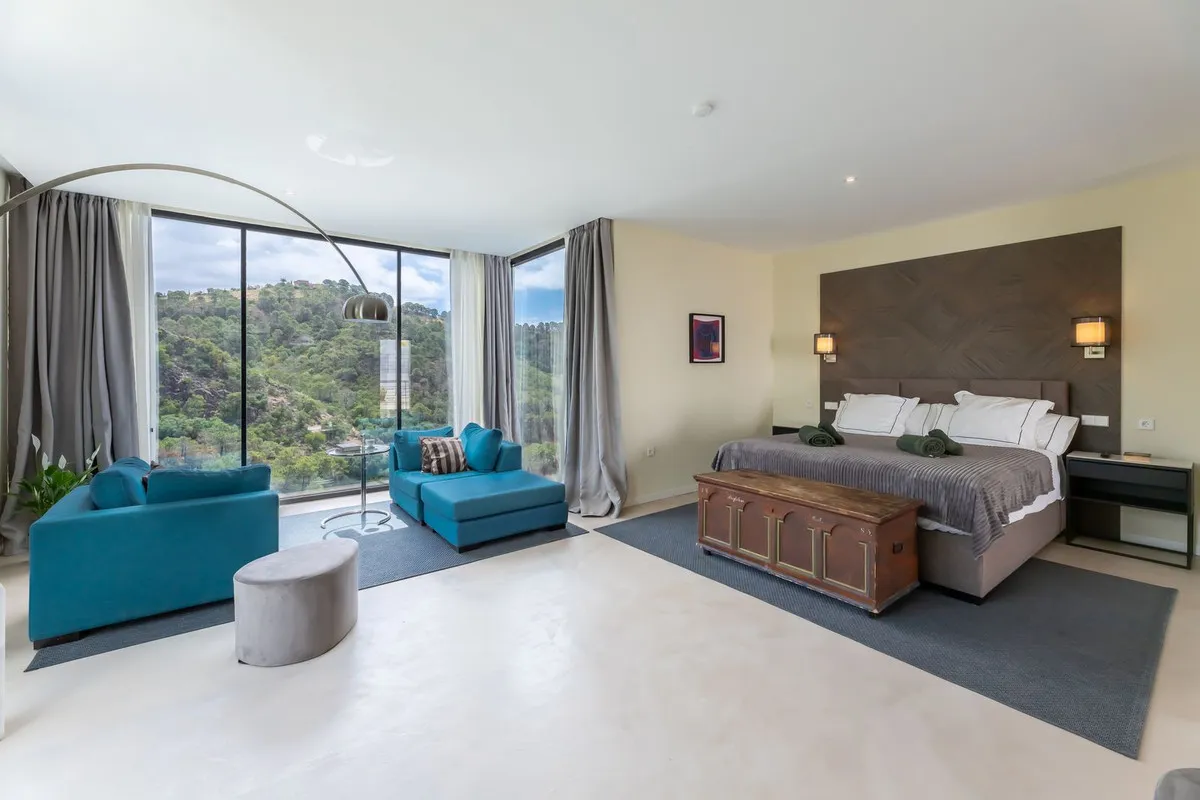 6 bedrooms villa in Benahavis for sale