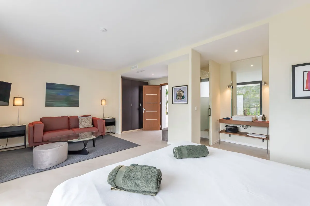 6 bedrooms villa in Benahavis for sale