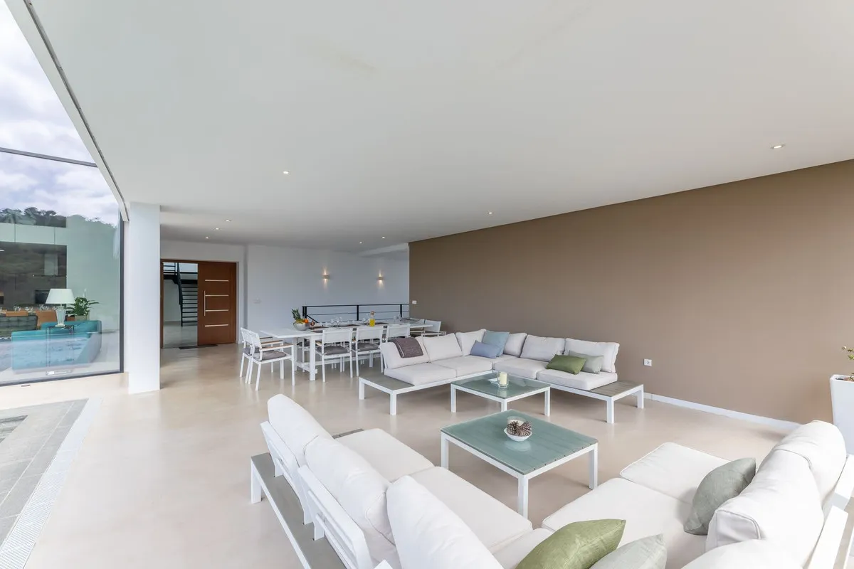 6 bedrooms villa in Benahavis for sale