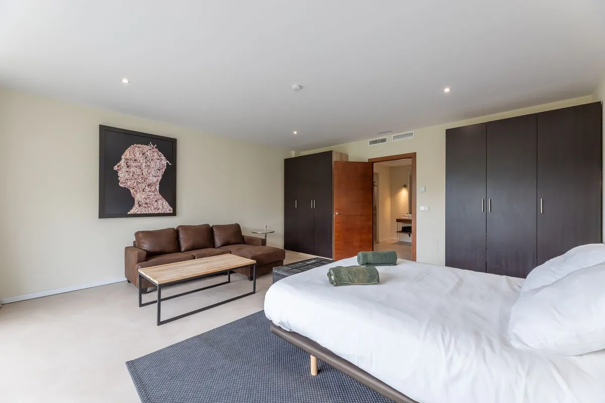 6 bedrooms villa in Benahavis for sale