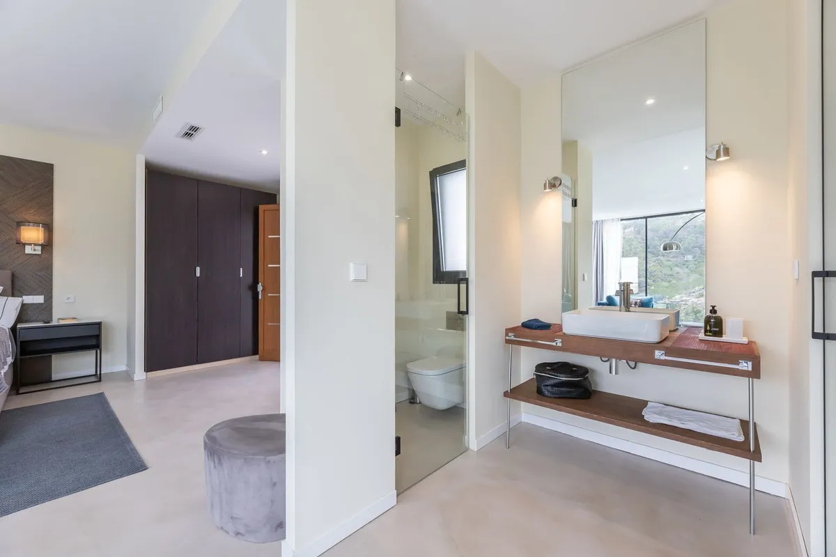 6 bedrooms villa in Benahavis for sale