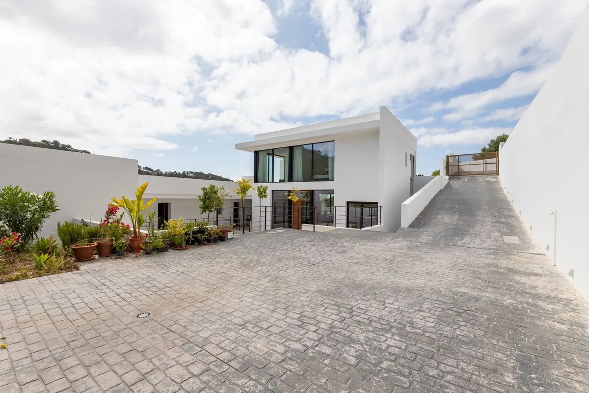 6 bedrooms villa in Benahavis for sale