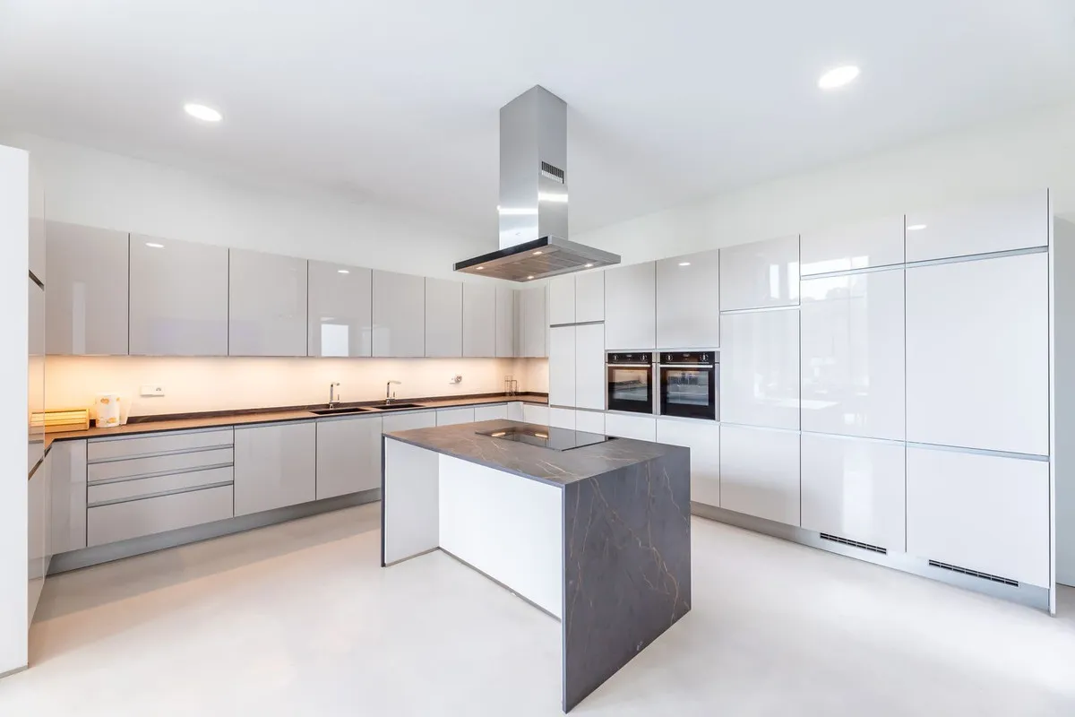 6 bedrooms villa in Benahavis for sale