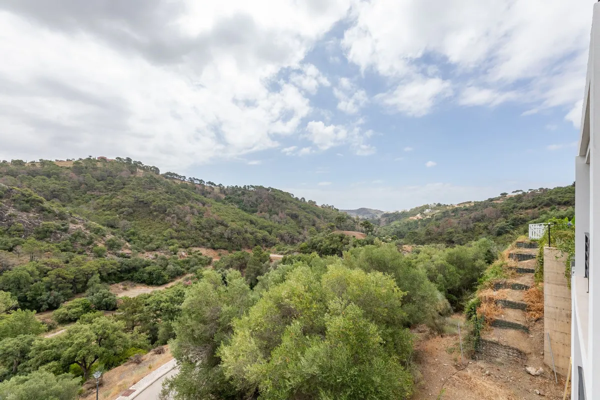 6 bedrooms villa in Benahavis for sale